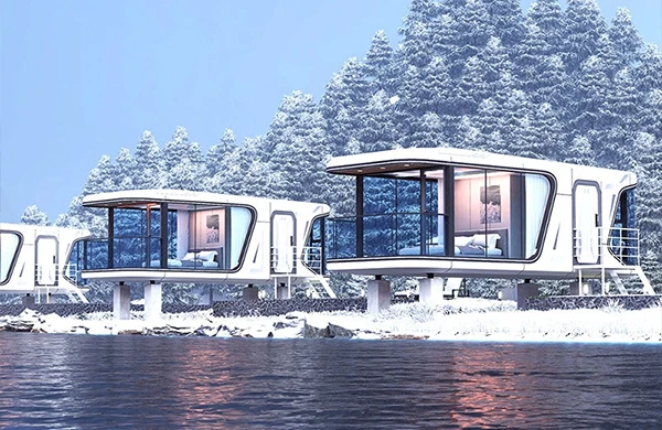 Varias casas cápsula se colocan al lado del río.